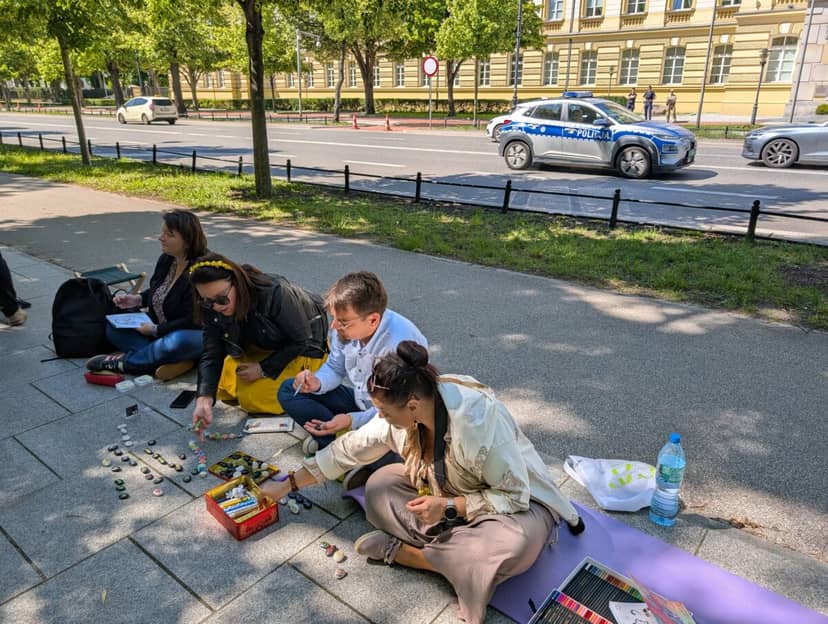 Czy rząd zauważy ich poparcie dla centrów zdrowia psychicznego? Są spokojni, nie palą opon, nie rzucają racami