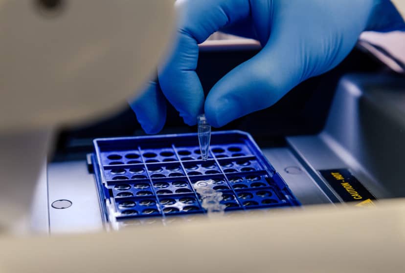 Nowy rozdział w medycynie. Pierwszy na świecie pacjent leczony spersonalizowaną terapią CRISPR