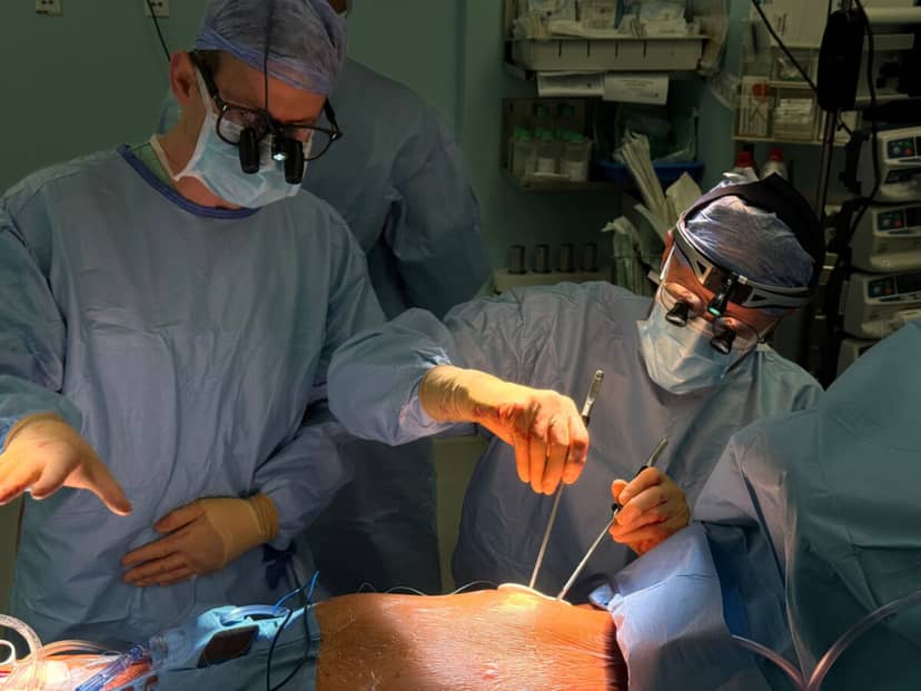 Przez pachę do serca. Wyjątkowa operacja w Poznaniu