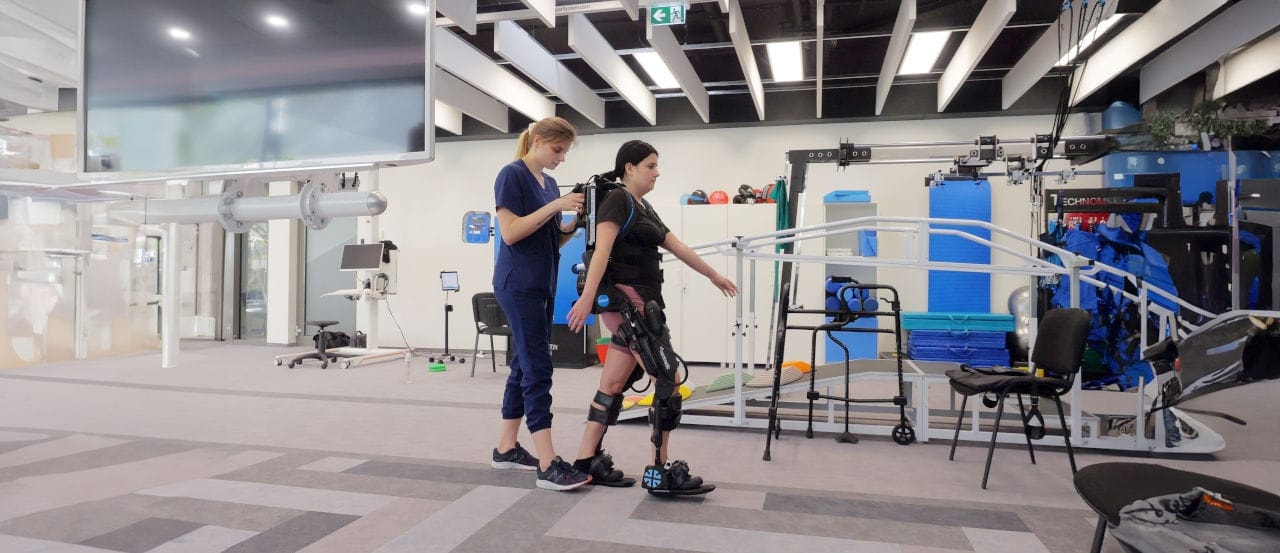 Joanna Kostrzewska chorująca na ataksję Friedreicha musi być intensywnie rehabilitowana; Fot. archiwum własne
