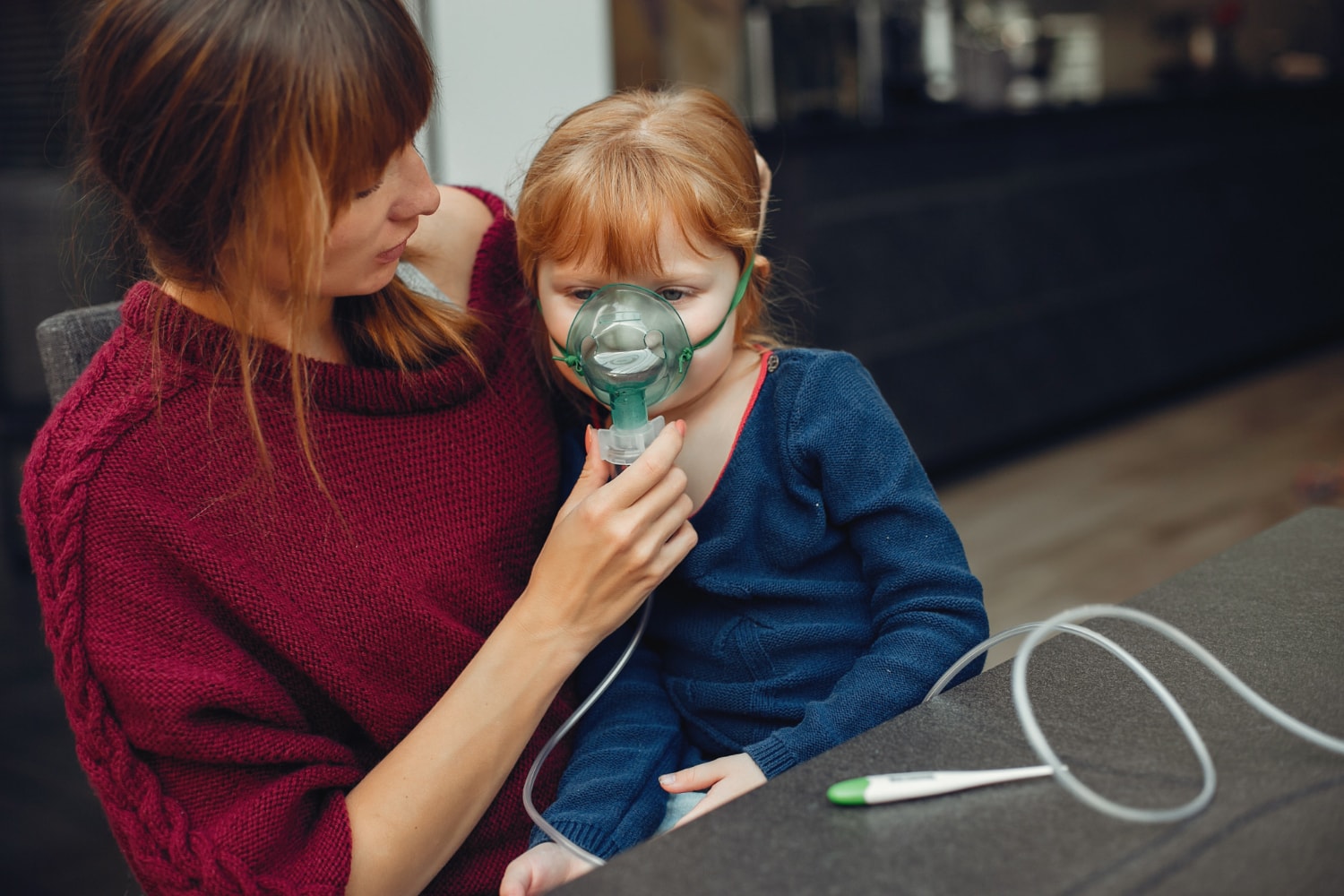 Dziecko podczas inhalacji &#8211; zdjęcie poglądowe /Fot. Freepik
