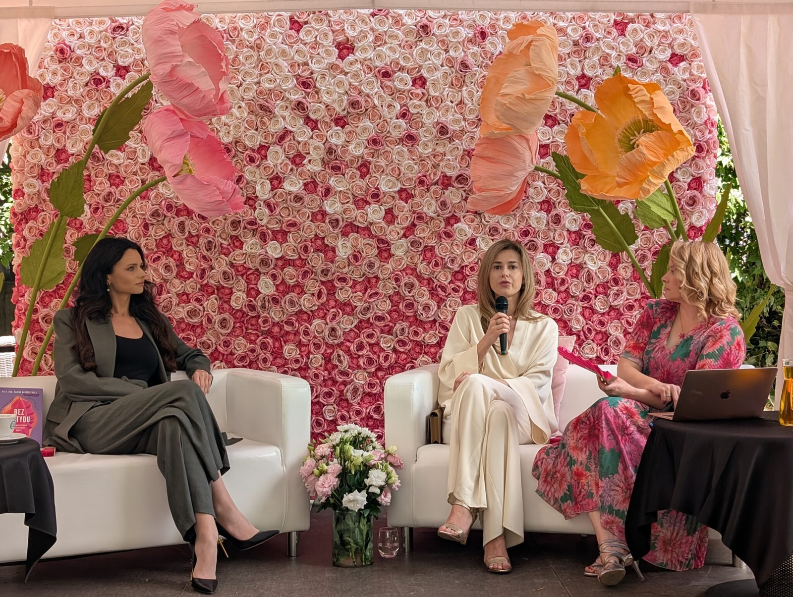 Spotkanie prasowe “Menopauza poza ramami”. Od lewej: dr Karina Barszczewska, ginekolożka i seksuolożka, dr Agnieszka Nalewczyńska, zajmująca się ginekologią estetyczną, Ewa Kurzyńska, dziennikarka medyczna, prowadząca spotkanie. Fot. Beata Igielska
